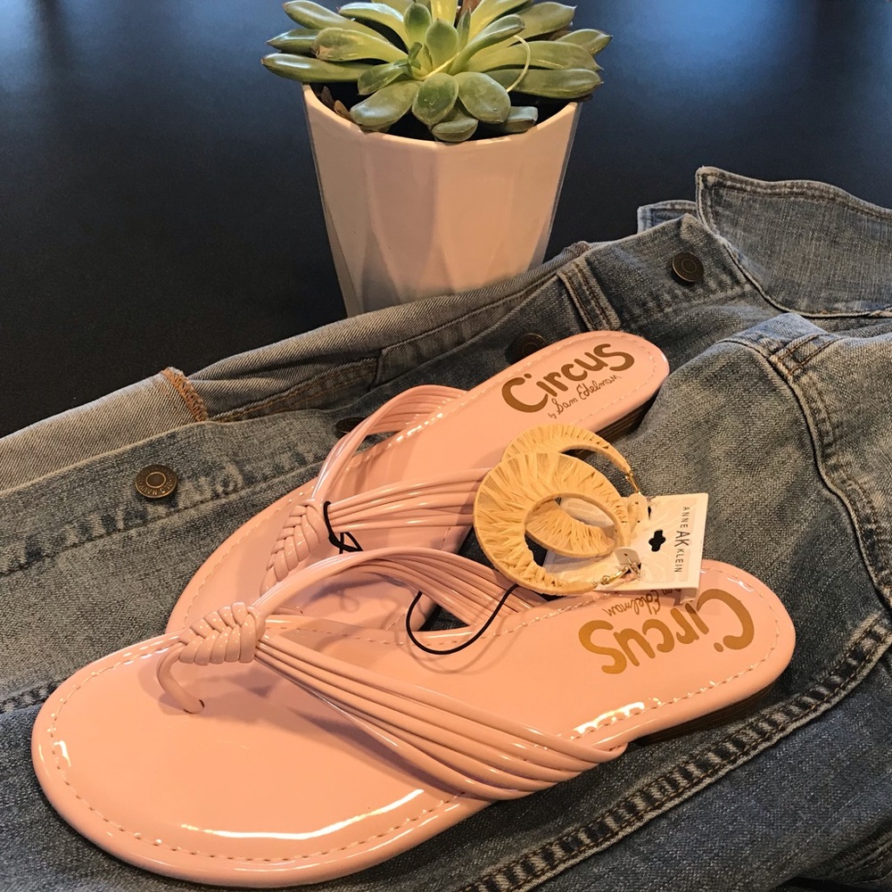 NWOT Circus baby pink patent leather sandals